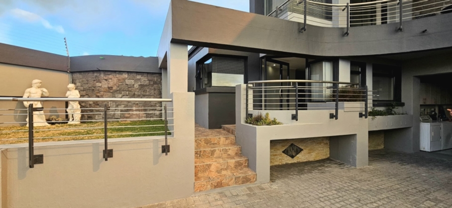 4 Bedroom Property for Sale in Perlemoenbaai Western Cape